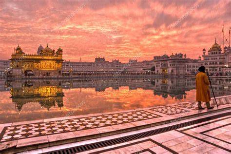 Templo Dorado de Amritsar al atardecer