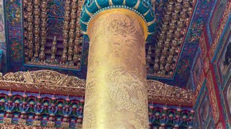Interior dorado y ornamentado del Templo Dorado