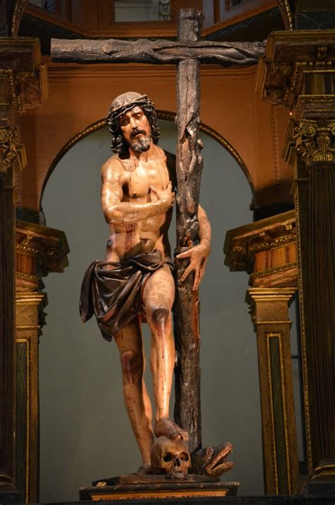 Pasión barroca: escultura procesional con Cristo y una joven nazarena