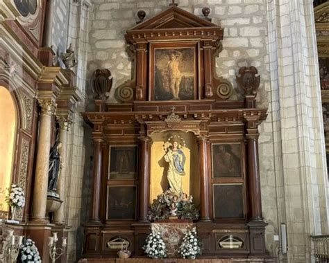 Interior y retablo mayor de la Parroquia de la Purísima Concepción