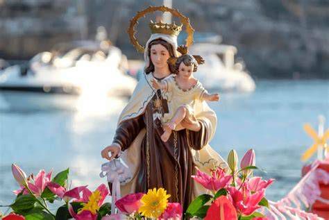 Estatua de Nuestra Señora Estrella del Mar en la capilla