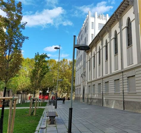 Centro Social María Inmaculada en Pamplona, fachada y actividades