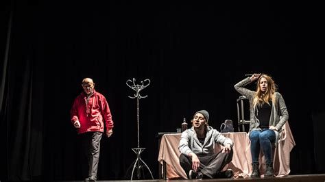El trío protagonista en una escena de la obra