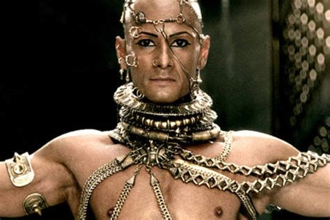 Rodrigo Santoro como Xerxes em 300 (figura icônica)