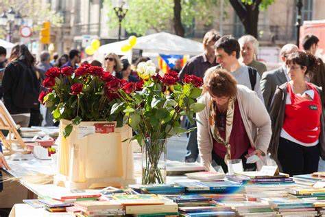 Celebración de Sant Jordi: intercambio de rosas y libros