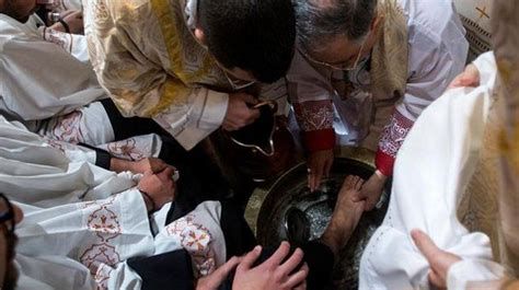 Grupo escultórico del Lavatorio de pies en procesión