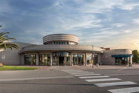 Tanatorio La Paz Alcobendas - fachada y sala de velatorios