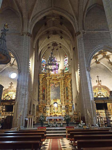 Interior iglesia de San Gil Abad y Cristo de las Gotas