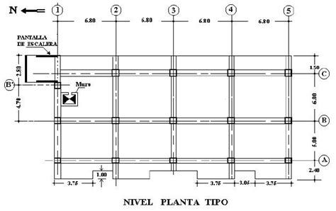 Esquema estructural mostrando las cuatro cubiertas y la artillería del Santísima Trinidad