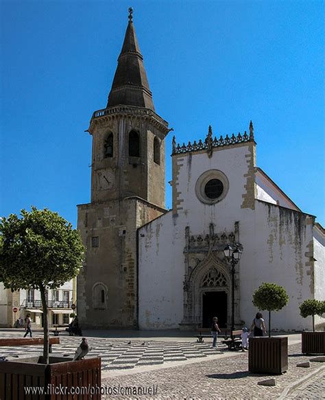Fachada principal e torre da Igreja de São João Baptista, Tomar