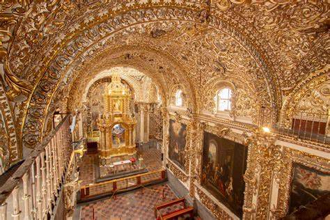 Interior de la capilla barroca del Hospitalito