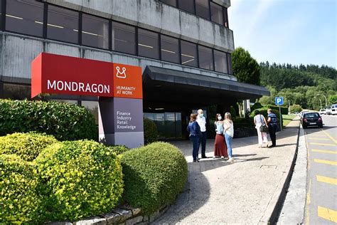 Infografía del Grupo Mondragón: sectores y cifras