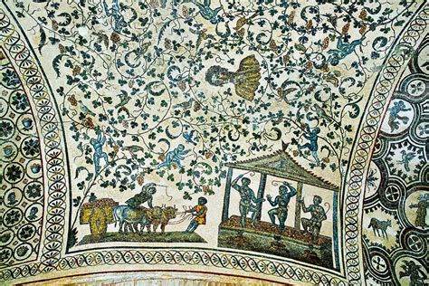 Mosaicos del Mausoleo de Santa Costanza: escenas de la cosecha y racimos de uvas