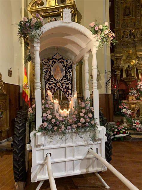 Simpecado y carreta de la Hermandad del Rocío de Carmona