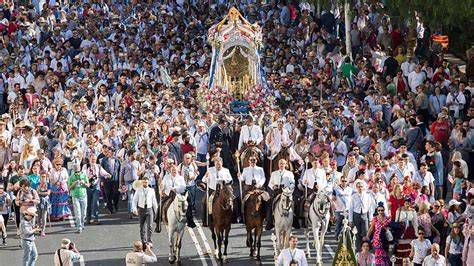 Peregrinos y carreta en el camino de la Romería del Rocío