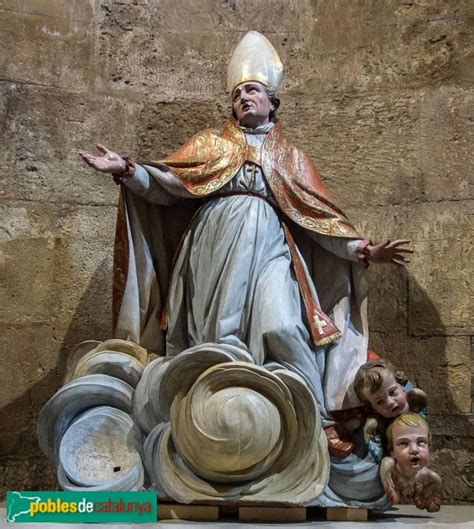 Interior de la parroquia Sant Oleguer y comunidad reunida