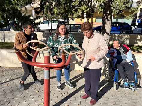 Participantes con prótesis y apoyo inclusivo en la salida