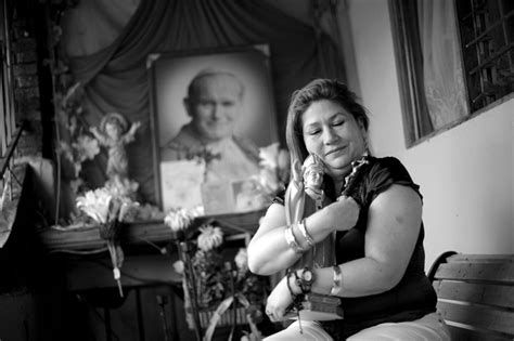 Floribeth Mora en hospital y procesión religiosa
