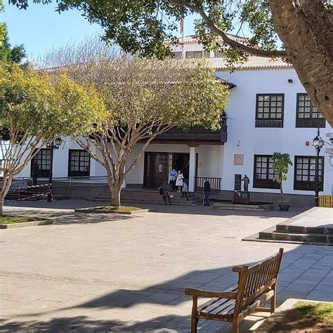 Plaza del Cristo de la Salud: vista general con actividad local