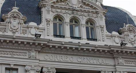 fachada histórica del colegio y capilla central