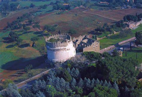 Monumento del Mausoleo de Cecilia Metella en la Via Appia Antica