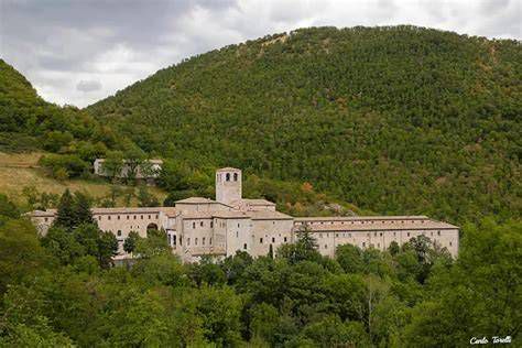 Monasterio de Fonte Avellana en el monte Catria, Italia