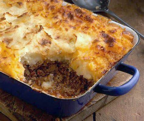 Pastel de pastor gratinado en fuente de horno