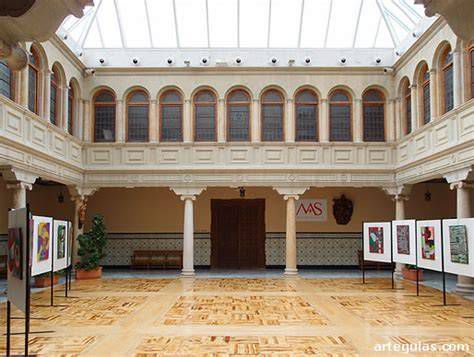 Museo Diocesano de Arte Sacro de Teruel - fachada y espacios interiores