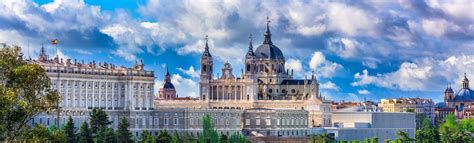 Vista exterior Catedral de la Almudena y Palacio Real