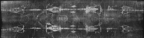 Comparativa: negativo fotográfico de Secondo Pia y reconstrucción por IA