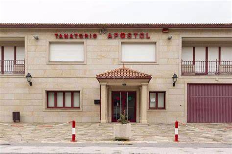fachada y recepción Funeraria Apóstol en Santiago de Compostela