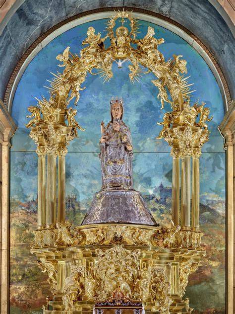 Imagen de la Virgen de la China en su sagrario de plata