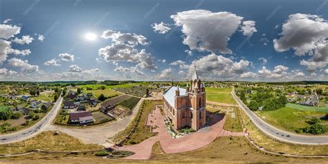 Vista panorámica de la Iglesia con Huelma