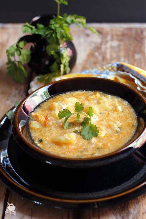 Caldo de papas tradicional servida en plato
