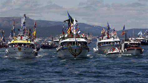 procesión marítima embarcaciones engalanadas en A Illa de Arousa