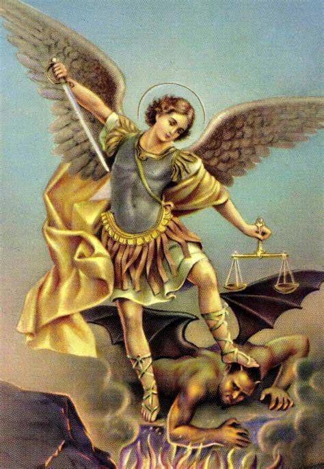 Iconografía de San Miguel Arcángel con espada que vence al dragón