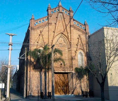 Capilla del Colegio San José con relieve de la huida a Egipto