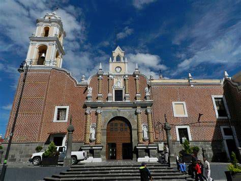 fachada y campanario de la Parroquia San José Obrero