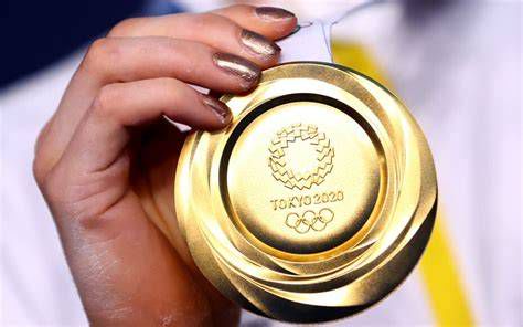 Medallas de plata y oro en vitrina