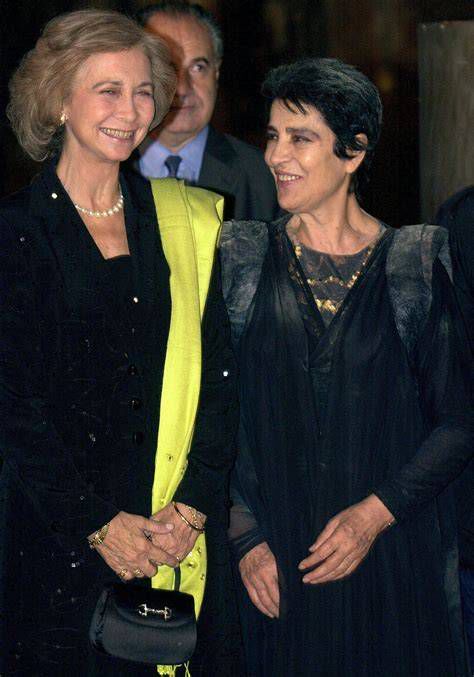 Reina Sofía y Irene Papas en encuentro en 2001