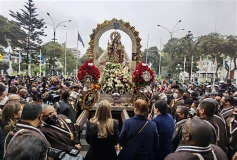 Imagen de la procesión religiosa con la Virgen del Carmen en Bajo de Guía