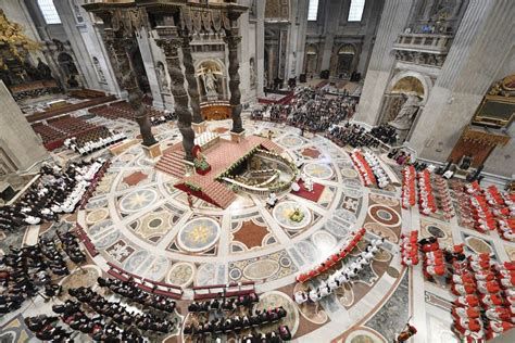 Consistorio en el Vaticano: representación de una alocución papal