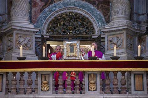 Procesión y exhibición del Velo de la Verónica en la Basílica de San Pedro