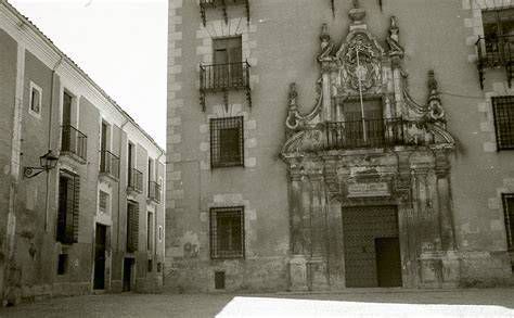 Fachada histórica del Seminario en la calle Alarcos, lugar de primera sede propia en 1887