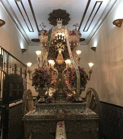 Casa Hermandad del Rocío de Lucena - fachada y simpecado