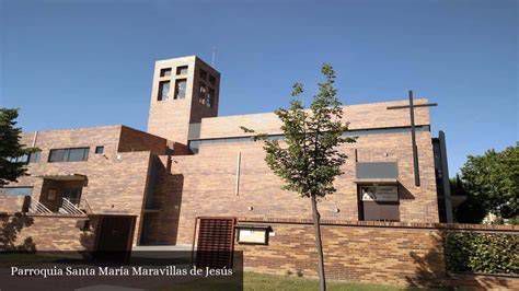 Parroquia Santa Maravillas de Jesús - acceso por verja metálica