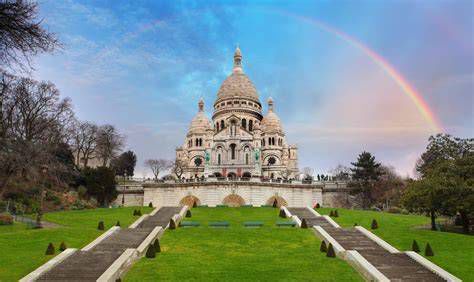Imagen: Basílica del Sagrado Corazón en París como lugar de recogimiento y oración