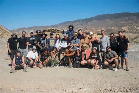 rodaje en el desierto de Israel y autobús del equipo artístico