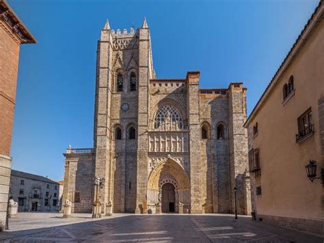 Fachada de la Catedral de Ávila vista desde balcones del apartamento