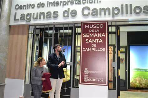 Vitrinas del Museo de la Semana Santa de Campillos